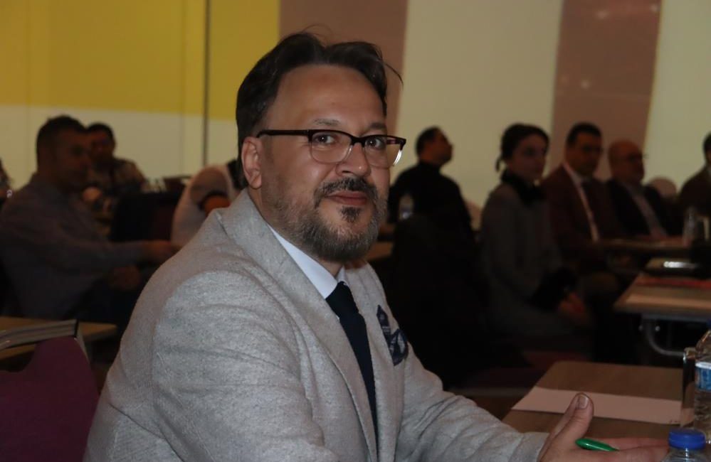 Robotik cerrahi ve yapay zeka ile diz ve kalça kireçlenmesi olan daha hızlı iyileşiyor Memorial Kayseri Hastanesi Ortopedi ve Travmatoloji Bölümü’nden Prof. Dr. Fatih