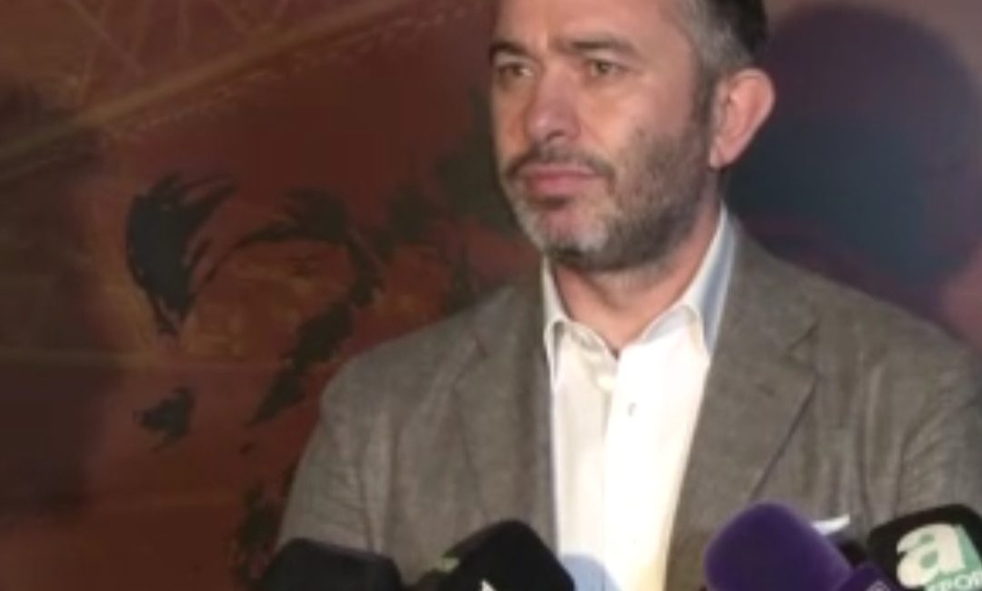 Onur Göçmez: “VAR’daki hakemler, bugün koskoca bir hayali, umudu yerle bir etti” Bandırmaspor Başkanı Onur Göçmez, hakem yönetimine isyan ederek, “VAR’daki hakemler,
