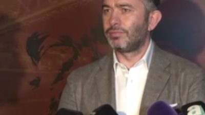 Bandırmaspor Başkanı Onur Göçmez, hakem yönetimine isyan ederek, “VAR’daki hakemler,