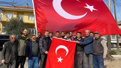 Sındırgı’da askere gidecek olan adaylar için düzenlenen törende lokma hayrı