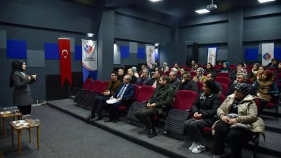 Sındırgı’da eğitimin iyileştirilmesi için düzenlenen Okul Aile Birliği toplantısında veliler