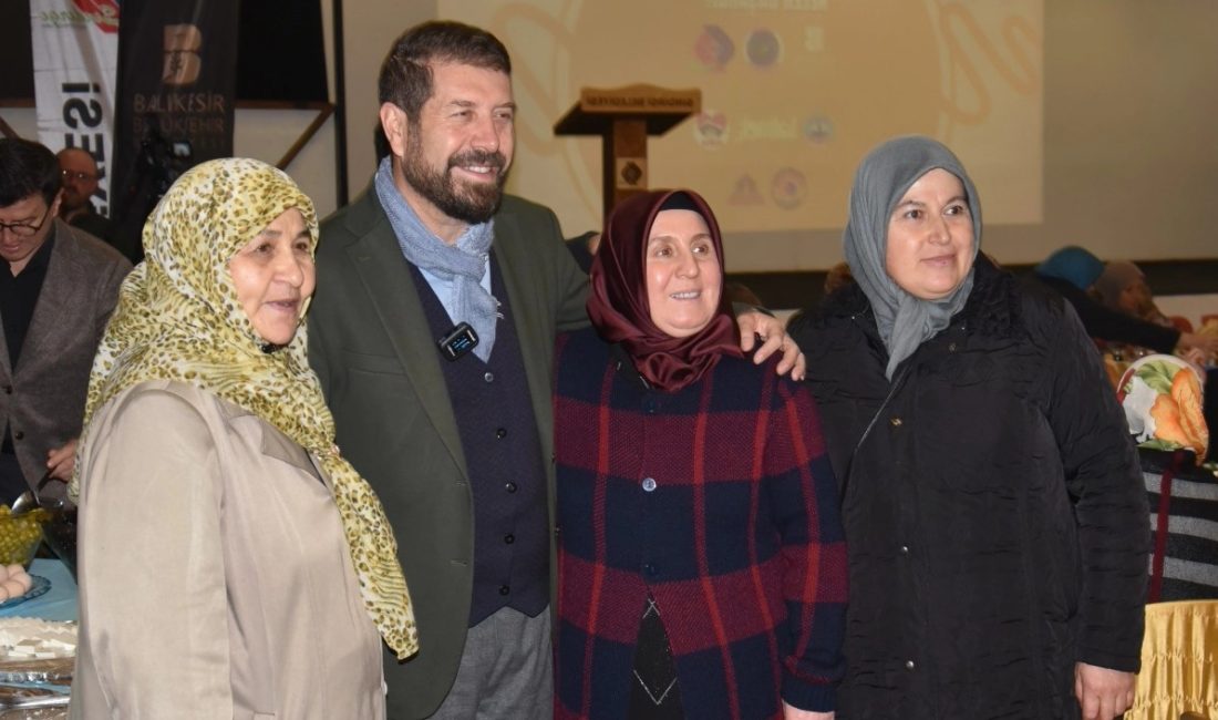 Sındırgı’da kadın emeği unutulmadı Sındırgı Belediye Başkanı Ekrem Yavaş, Sındırgı’da verilen kurslara katılan kadınlar