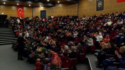 Susurluk’ta düzenlenen Türk Halk Müziği konserinde, Yörük ve Türkmen şarkıları