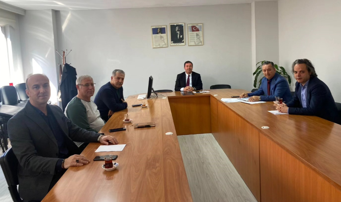 Susurluk’ta eğitim için yeni kararlar Susurluk’ta gerçekleştirilen toplantıda eğitim imkanının herkese ulaşabilmesi için kararlar alındı.Susurluk