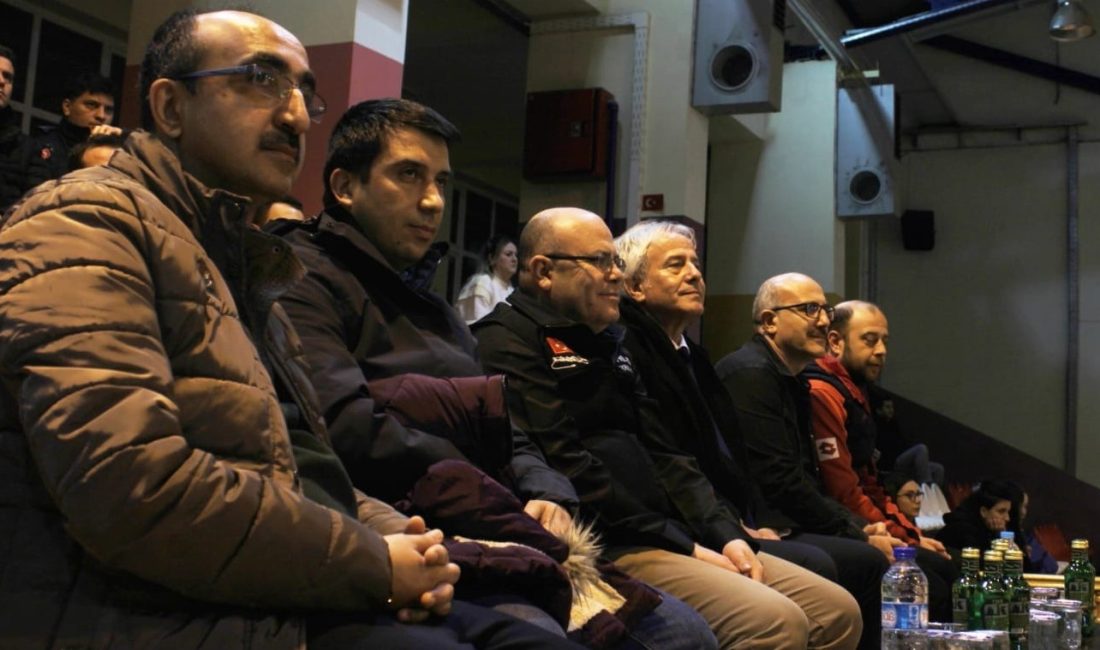 Susurluk’ta kurumlar arası turnuvada kazanan belli oldu Susurluk’ta kurumlar arası dostluğu pekiştiren turnuvanın kazananları belli oldu. Kazanan