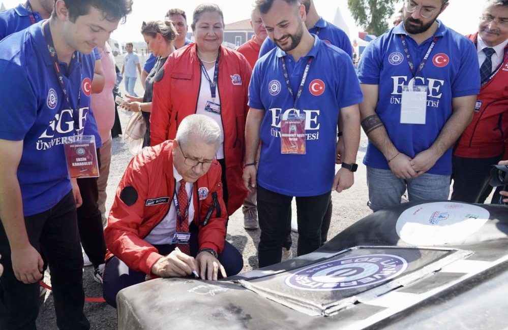 TEKNOFEST 2024 için başvuru zamanı Ege Üniversitesinin akademik paydaşı olduğu, dünyanın en büyük teknoloji yarışmalarına