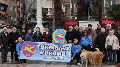Türk Hava Kurumu’nun (THK) kuruluşunun 99’uncu yılı Bandırma’da düzenlenen çelenk