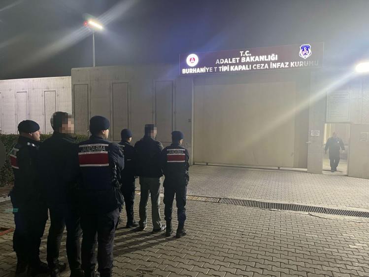 Tefecilik çetesine 4 tutuklama Gömeç’te tefecilik ve tehdit suçu ile haklarında işlem başlatılan 7