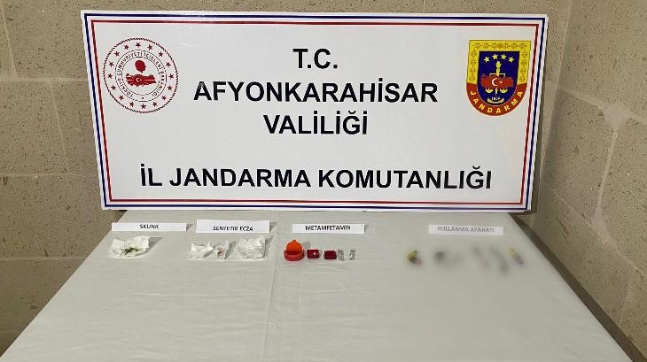 Bursa’dan Afyonkarahisar’a aracıyla uyuşturucu getiren şahıs kovalamaca sonrası jandarma tarafından