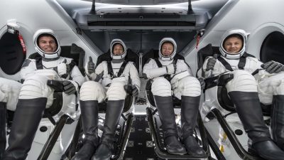 Türkiye’nin ilk astronotu Alper Gezeravcı’nın da aralarında bulunduğu Ax-3 ekibi,