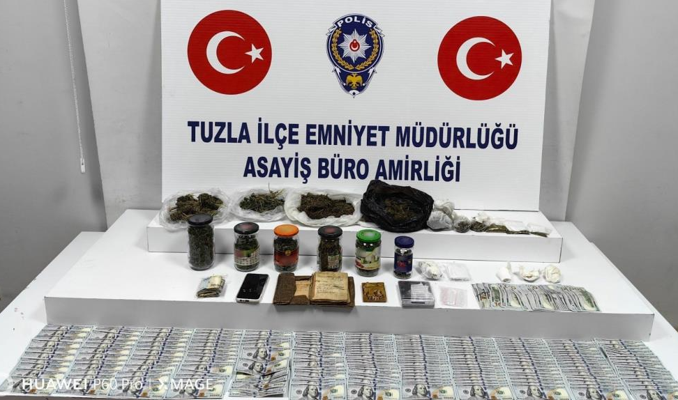 Tuzla’da emniyet ekiplerinin şüphe üzerine durdurduğu şahsın üzerinde ve evinde
