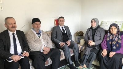 Burhaniye ilçesinde, Kaymakam İlyas Memiş eşi Gülcan Memiş ile birlikte