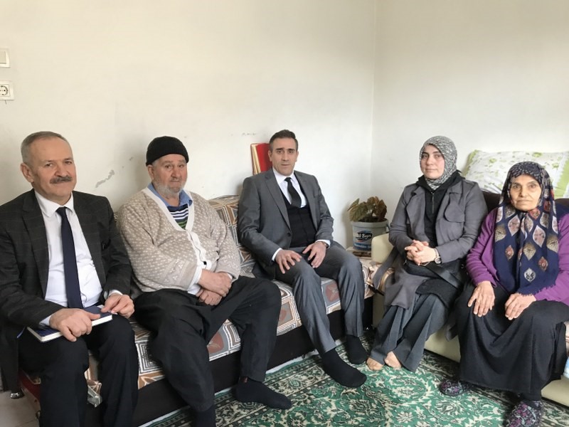 Burhaniye ilçesinde, Kaymakam İlyas Memiş eşi Gülcan Memiş ile birlikte
