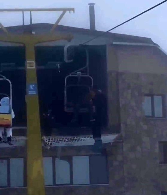 Uludağ’ın zirvesi hafta sonu yoğunluğu yaşarken, bir birinden ilginç olaylar