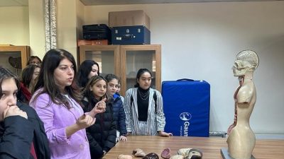Kız çocukları “Uluslararası Bilimde Kadın ve Kız Çocukları Günü” nde,