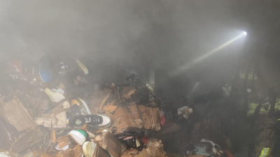 Düzce’nin Arapçiftliği Mahallesinde iki katlı evin alt katında yangın çıktı.