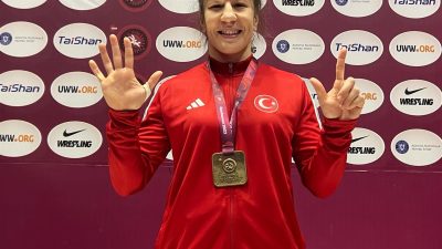 Romanya’nın Bükreş kentinde düzenlenen Avrupa Güreş Şampiyonası’nda kadınlar 76 kiloda