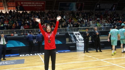 Romanya’da düzenlenen Avrupa Güreş Şampiyonası’nda 7. kez şampiyonu olan milli