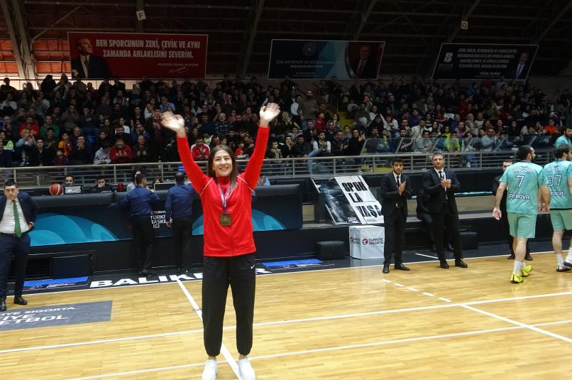Romanya’da düzenlenen Avrupa Güreş Şampiyonası’nda 7. kez şampiyonu olan milli