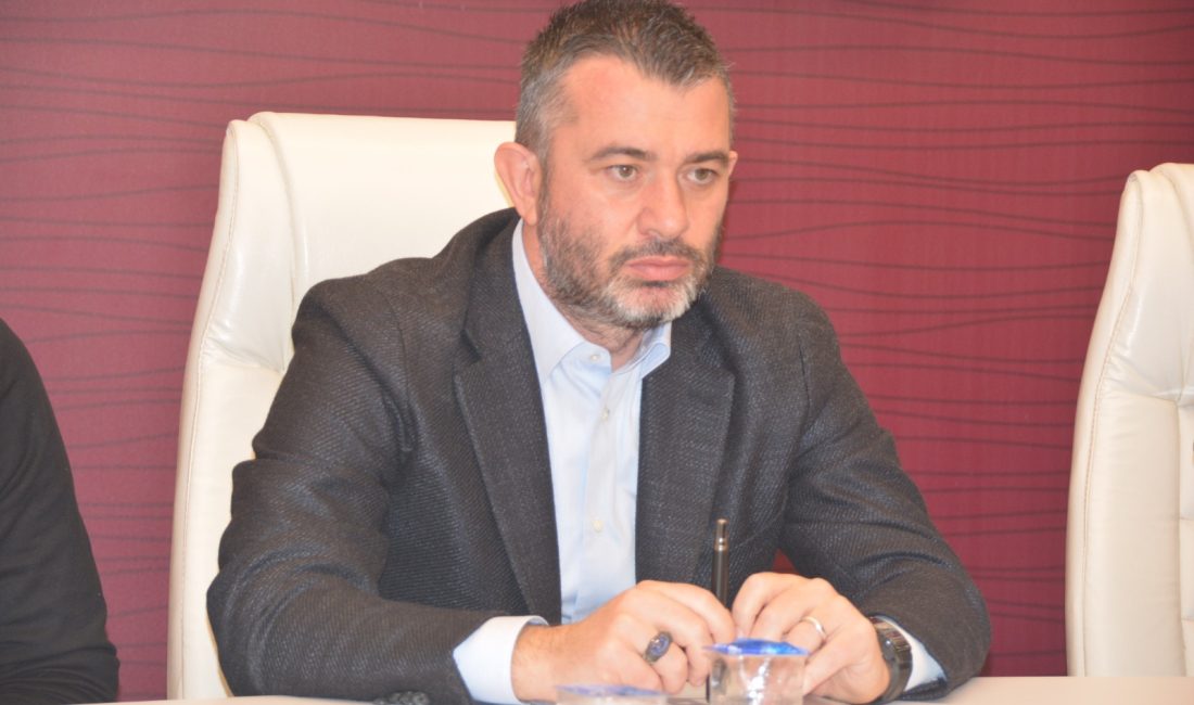 Göçmez:” Yatıyoruz kalkıyoruz 3 puan” Bandırmaspor Başkanı Onur Göçmez, Sakarya maçı öncesi Bandırmaspor taraftarına çağrıda
