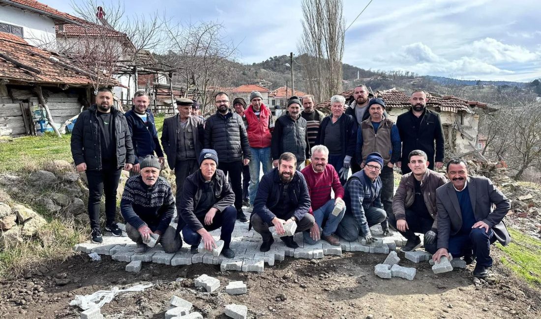 Yavaş, yapılan çalışmaları takipte Sındırgı Belediye Başkanı, kırsal mahallelere düzenlediği ziyarette çalışmaları yerinde inceledi.