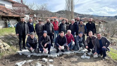 Sındırgı Belediye Başkanı, kırsal mahallelere düzenlediği ziyarette çalışmaları yerinde inceledi.