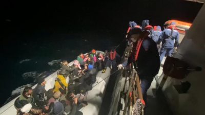 Ayvalık’ta yasa dışı yollarla Yunanistan’ın Midilli Adası’na gitmek isteyen 55
