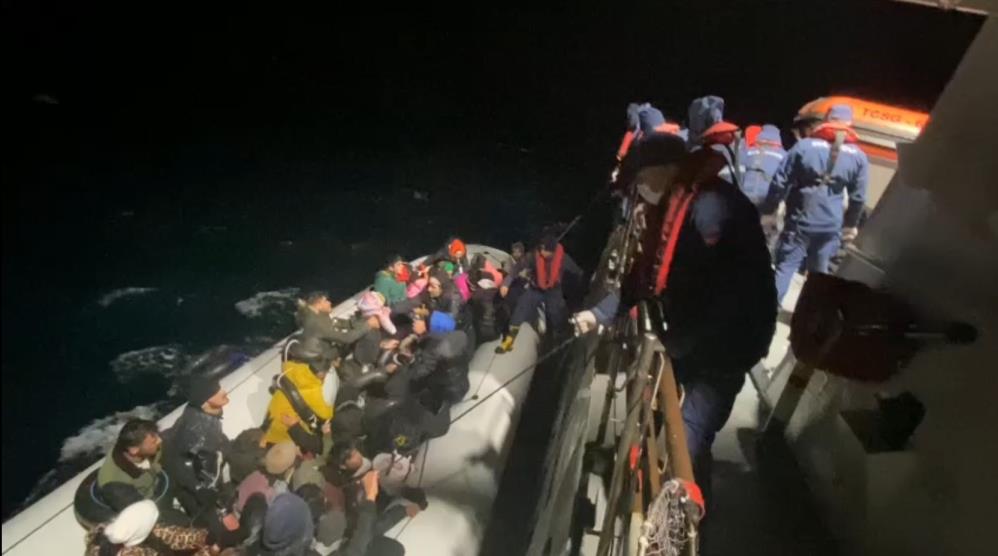Yunanistan’ın Midilli Adası’na kaçmak isteyen 55 göçmen yakalandı Ayvalık’ta yasa dışı yollarla Yunanistan’ın Midilli Adası’na gitmek isteyen 55