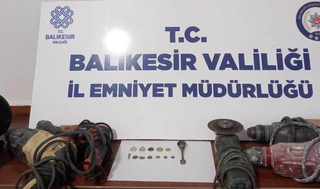 Bandırma’da 15 yaşındaki hırsız yakalandı Bandırma İlçe Emniyet Müdürlüğü tarafından yakalanan hırsız, 15 yaşında suça