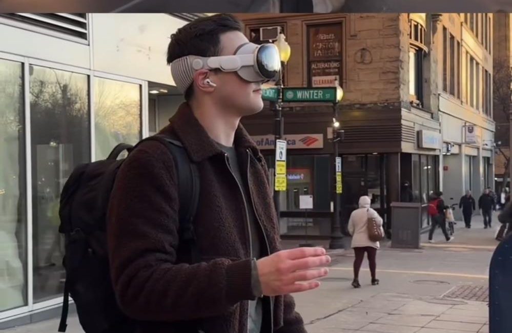 Apple’ın yeni sanal gerçeklik gözlüğü Apple Vision Pro’yu kullananların ilginç