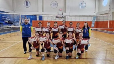 Susurluk Şehit Erbil Arslan Ortaokulu Kız Voleybol takımı İzmir grup
