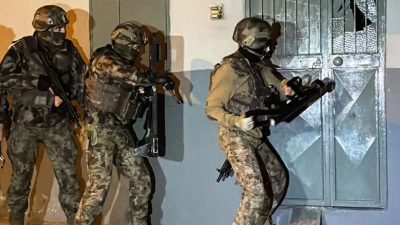 İçişleri Bakanı Ali Yerlikaya, Balıkesir’de gerçekleştirilen ‘KAFES-34’ Operasyonlarında elebaşılığını Gökhan