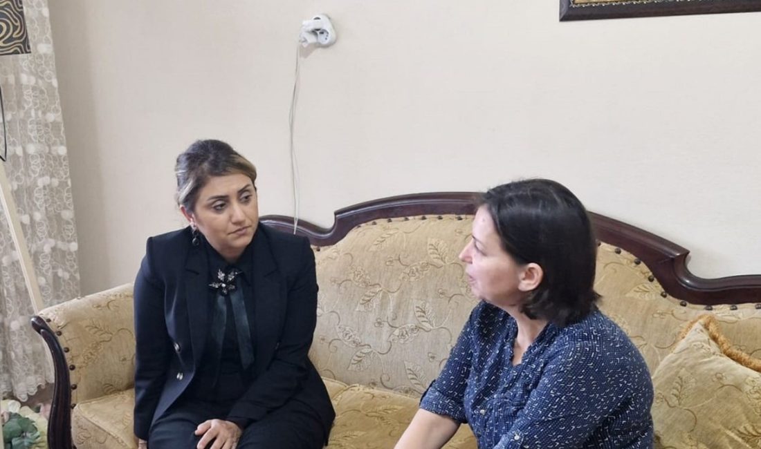 Böçkün’den Erdekli şehidin ailesine ziyaret Balıkesir Aile ve Sosyal Hizmetler İl Müdürü, Erdekli şehidin ailesiyle