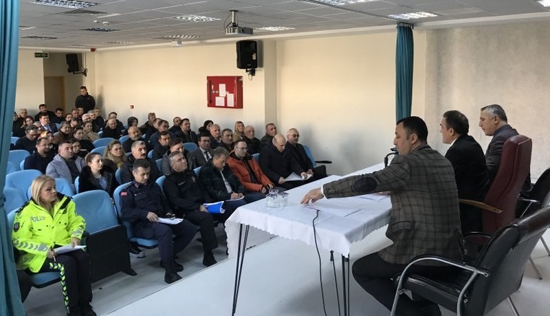 Burhaniye’de eğitim-öğretim yılının ilk dönemi Burhaniye Kaymakamı başkanlığında gerçekleşti. Burhaniye’de
