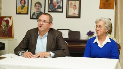 Ayvalık Belediye Başkanı, ÇYDD Ayvalık Şubesi’ni ziyaretinde eğitim konuları masaya