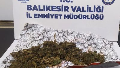 Bandırma’da 3 şahıs üzerinde uyuşturucu madde ile yakalandı.Bandırma İlçe Emniyet