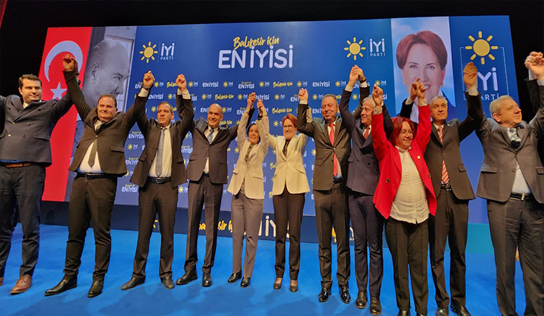 İYİ Parti’nin Bandırma ve 7 ilçe adayı belirsizliğini koruyor Cumartesi günü Balıkesir’de düzenlenen aday tanıtım toplantısına katılan İYİ Parti
