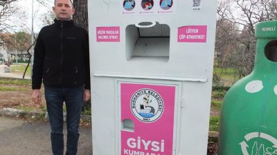  Burhaniye ilçesinde, Belediyenin ilçenin değişik yerlerine koyduğu giysi kumbaraları ilgi