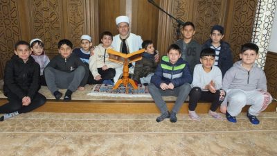  Burhaniye ilçesinde, Müftülüğün başlattığı “Sabah Namazı Buluşmaları” değişik camilerde devam