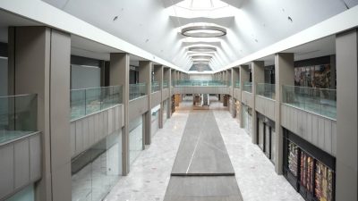 Bakırköy’de bulunan Türkiye’nin ilk AVM’si Galleria, uzun süredir kapalı dükkanlarıyla