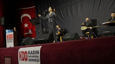 Kadın Dayanışma Derneği tarafından düzenlenen “Sevda Yüklü Kadınlar Konseri”nde Arzu