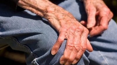&nbsp;Aşırı zayıf, hareketsiz bir yaşam tarzına sahip ve kortizon kullanmış