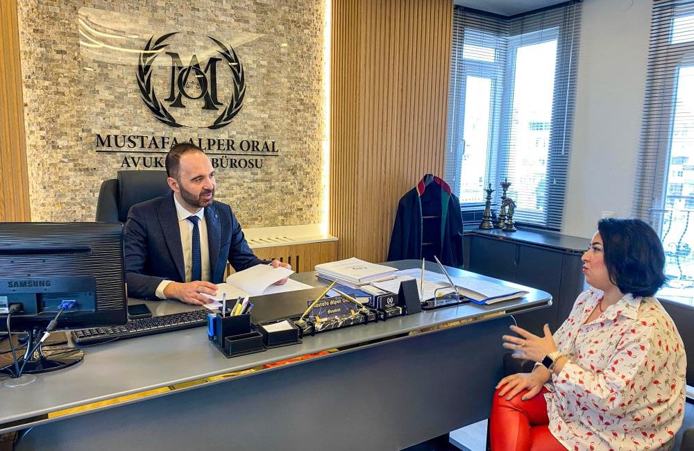 Antalya’da bir veli, çocuğunu kaydettirdiği özel okuldan istenen fahiş kitap