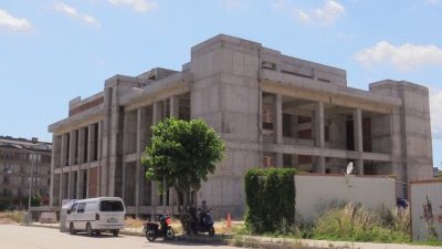 Bandırma’da 25 yıldır tamamlanamayan Kültür Merkezi inşaatı için yeniden ihaleye