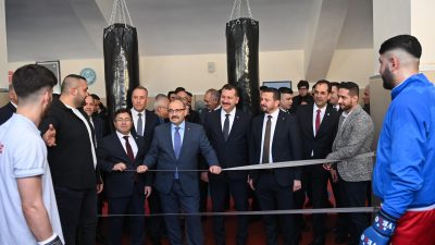 Balıkesir Üniversitesi Burhan Erdayı Spor Salonunda yer alan antrenman salonuna,
