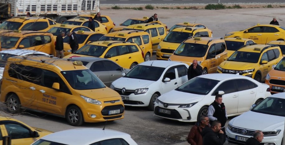 Bandırma’da taksi ücretlerine zam geldi Bandırma’da bir süre önce taksicilerin artan hayat pahalılığı karşısında taksimetre
