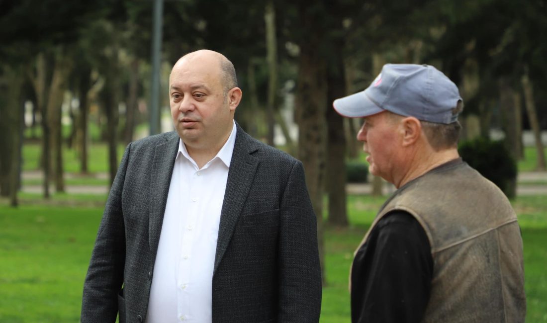Gönen Kaplı Camisi’nin çevresi düzenleniyor Gönen Belediye Başkanı İbrahim Palaz, Gönen Kaplıca Camisi’nde süren çalışmaları