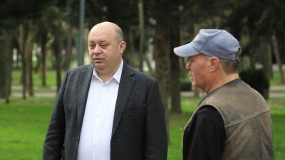 Gönen Belediye Başkanı İbrahim Palaz, Gönen Kaplıca Camisi’nde süren çalışmaları