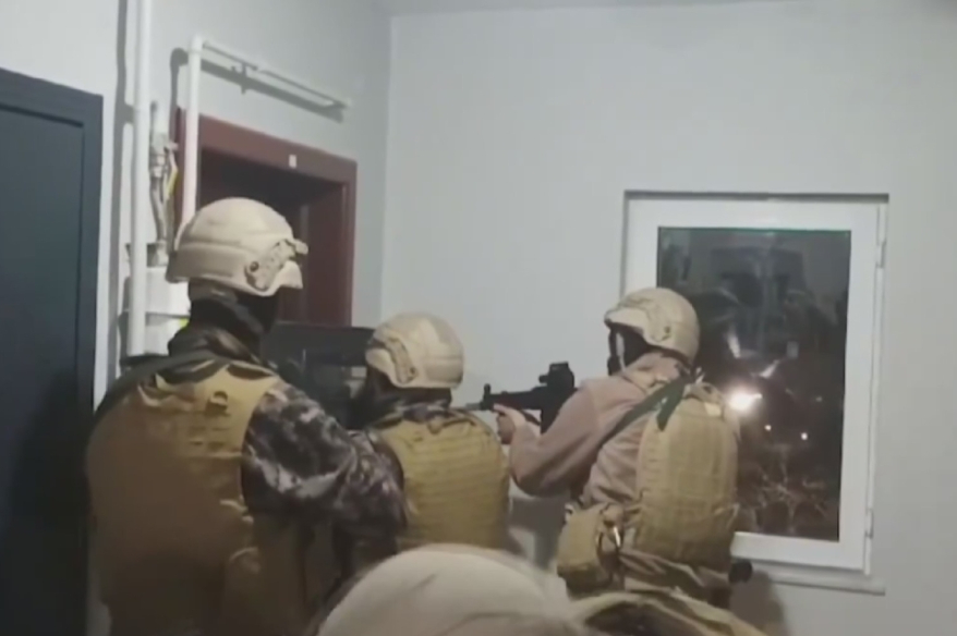MİT’ten DEAŞ’a operasyon Milli İstihbarat Teşkilatı (MİT) ve Emniyet Genel Müdürlüğü (EGM) koordinesinde
