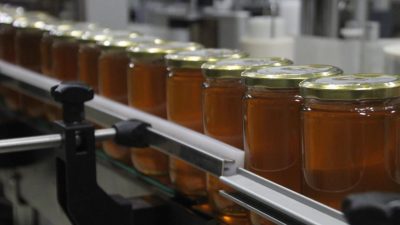 Ordu Arı Yetiştiricileri Birliği Başkanı Akın Çiftçi, 1 kilogram bal